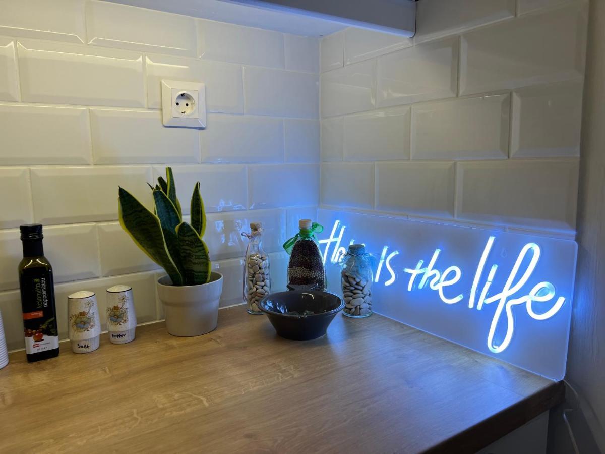 Comfortable 2-Bedroom Apartment Near City Center 100M From Metro 雅典 外观 照片